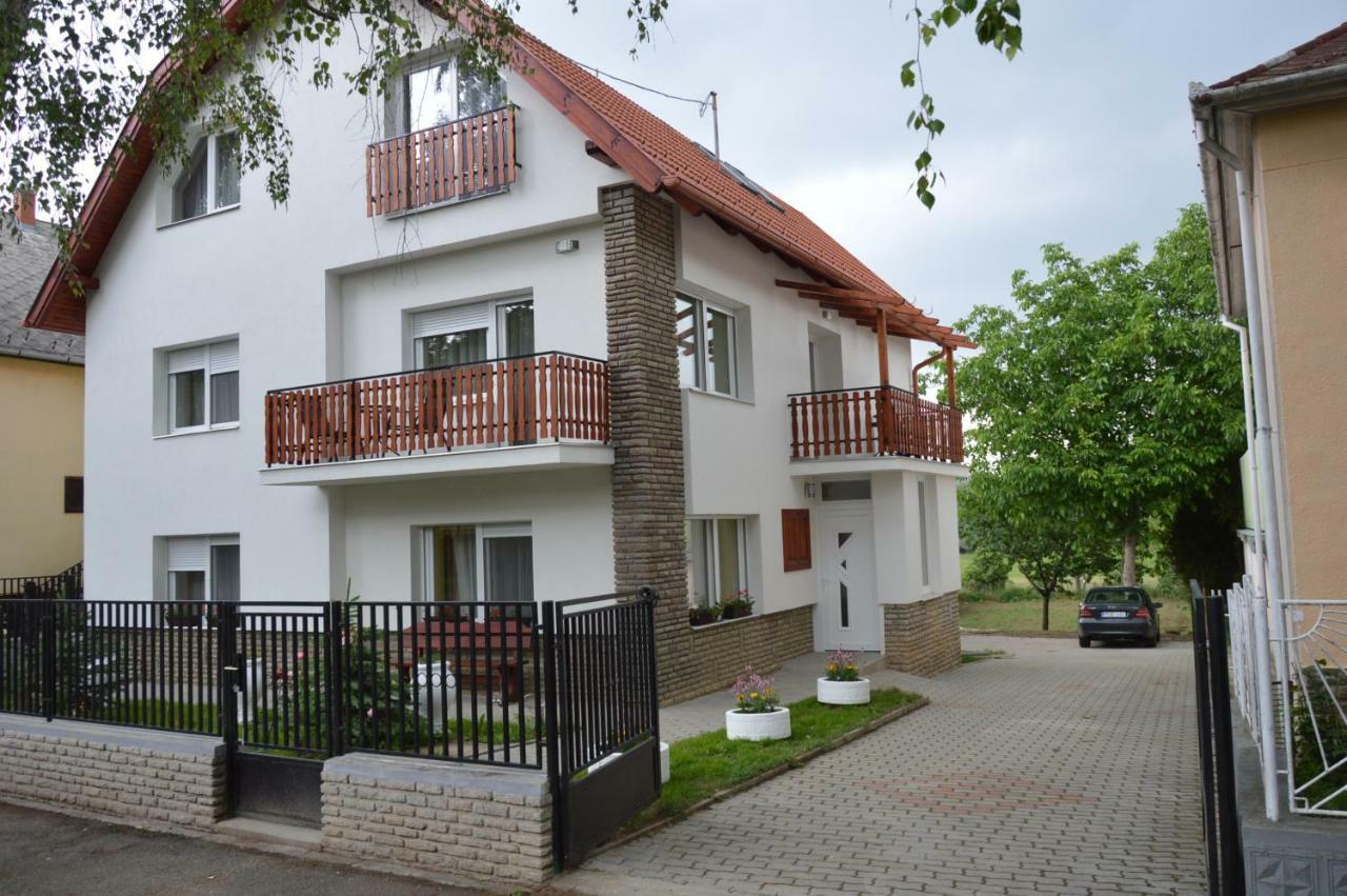 Varga Apartman Heviz Exterior photo